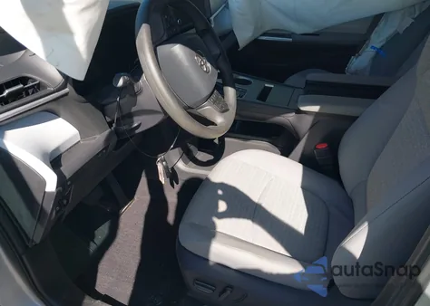 2025 Toyota Sienna Le z USA, uszkodzony, nr VIN 5TDKRKEC0SS236984